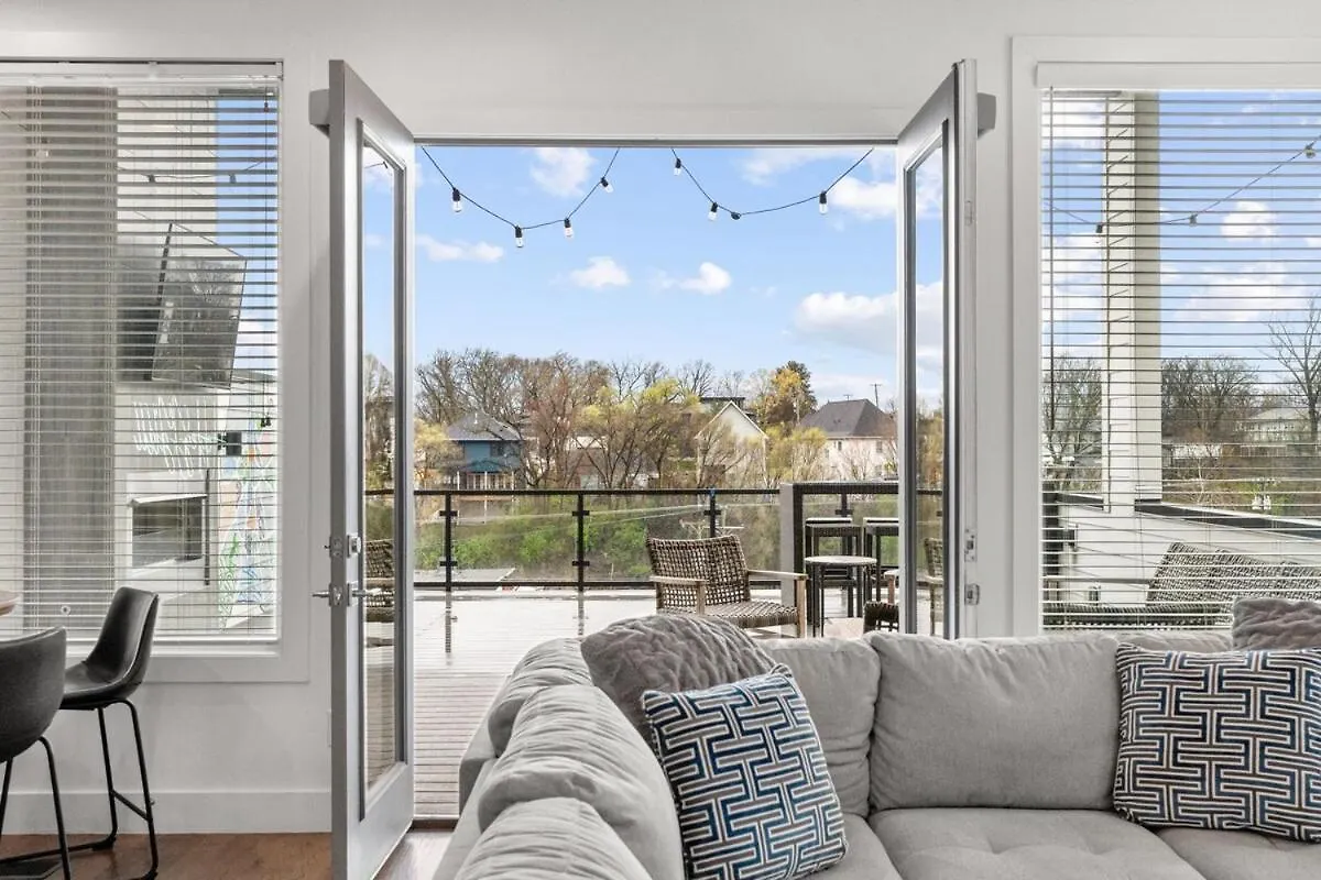 Luxury Home With Huge Rooftop And 7 Beds Nashville