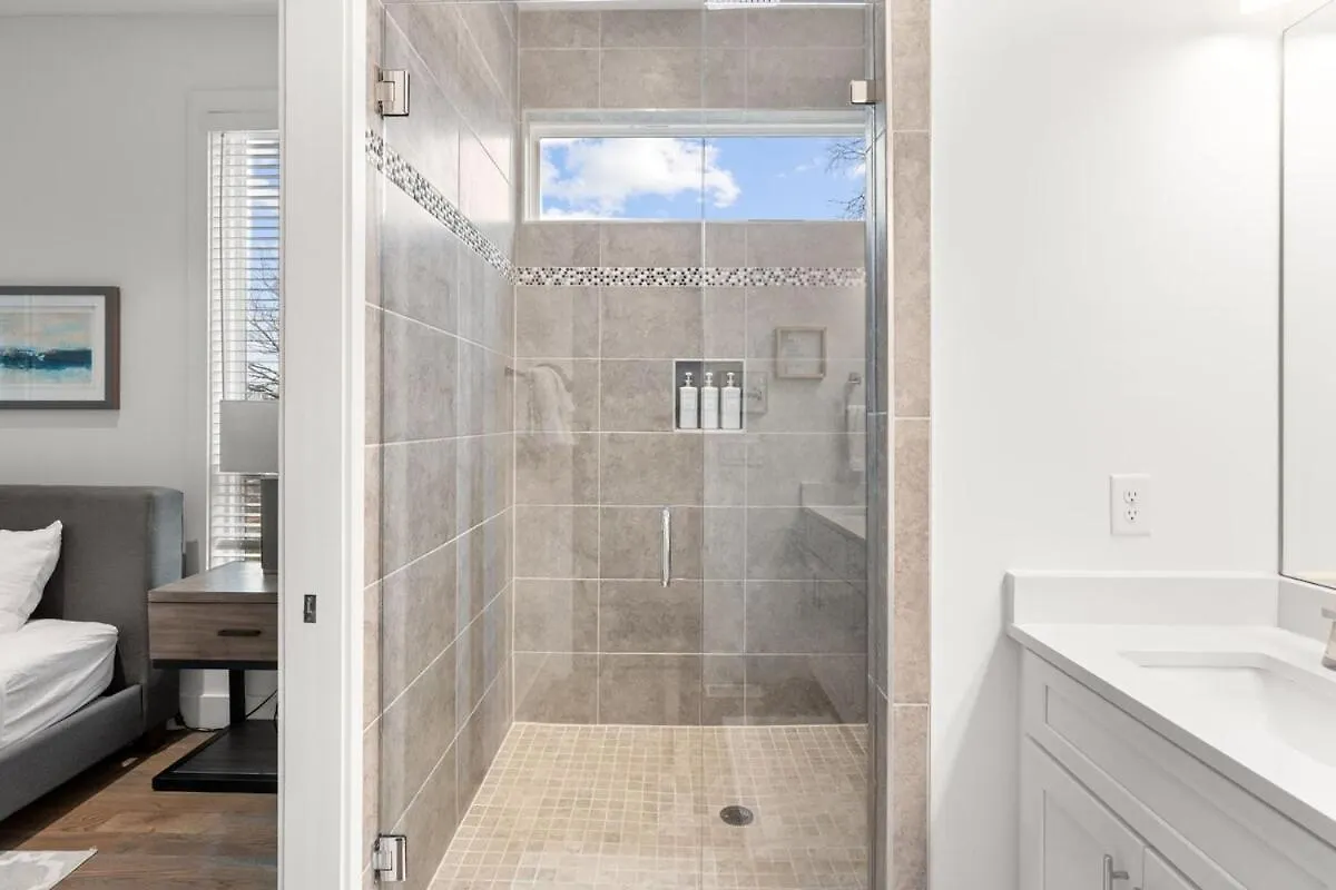 Luxury Home With Huge Rooftop And 7 Beds Nashville