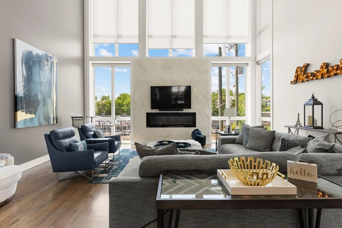 Luxury Home With Huge Rooftop And 7 Beds Nashville